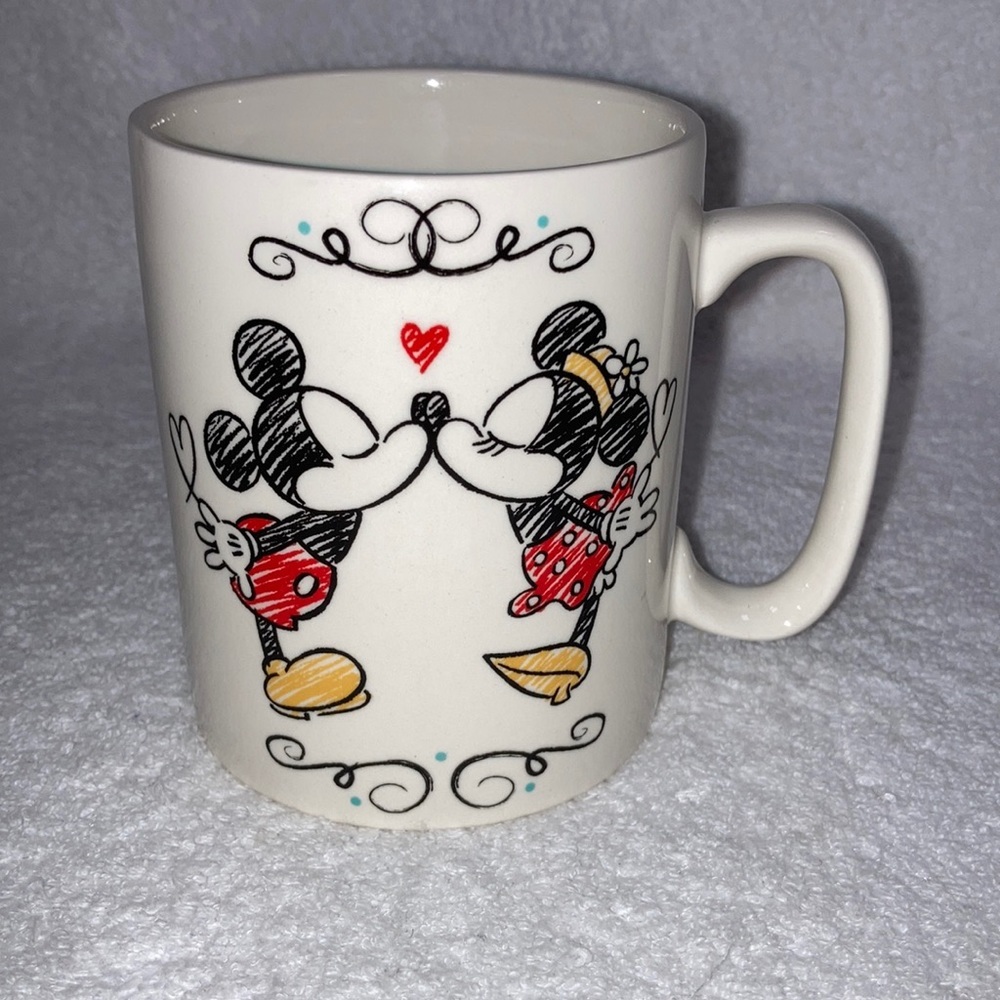 Disney Mickey Minnie Mouse Kissing Oh La La Coffee Cup Mug 14 oz